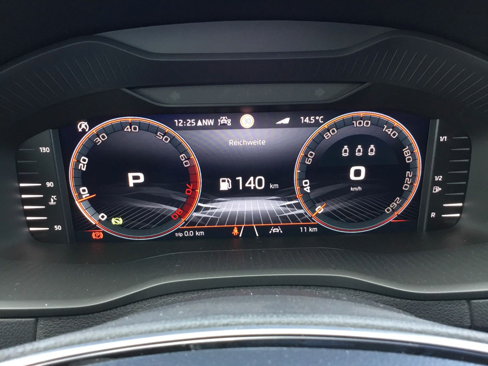 Fahrzeugabbildung SKODA Karoq 2.0l TSI DSG 4x4 Sportline+AHK+Matrix+Pano