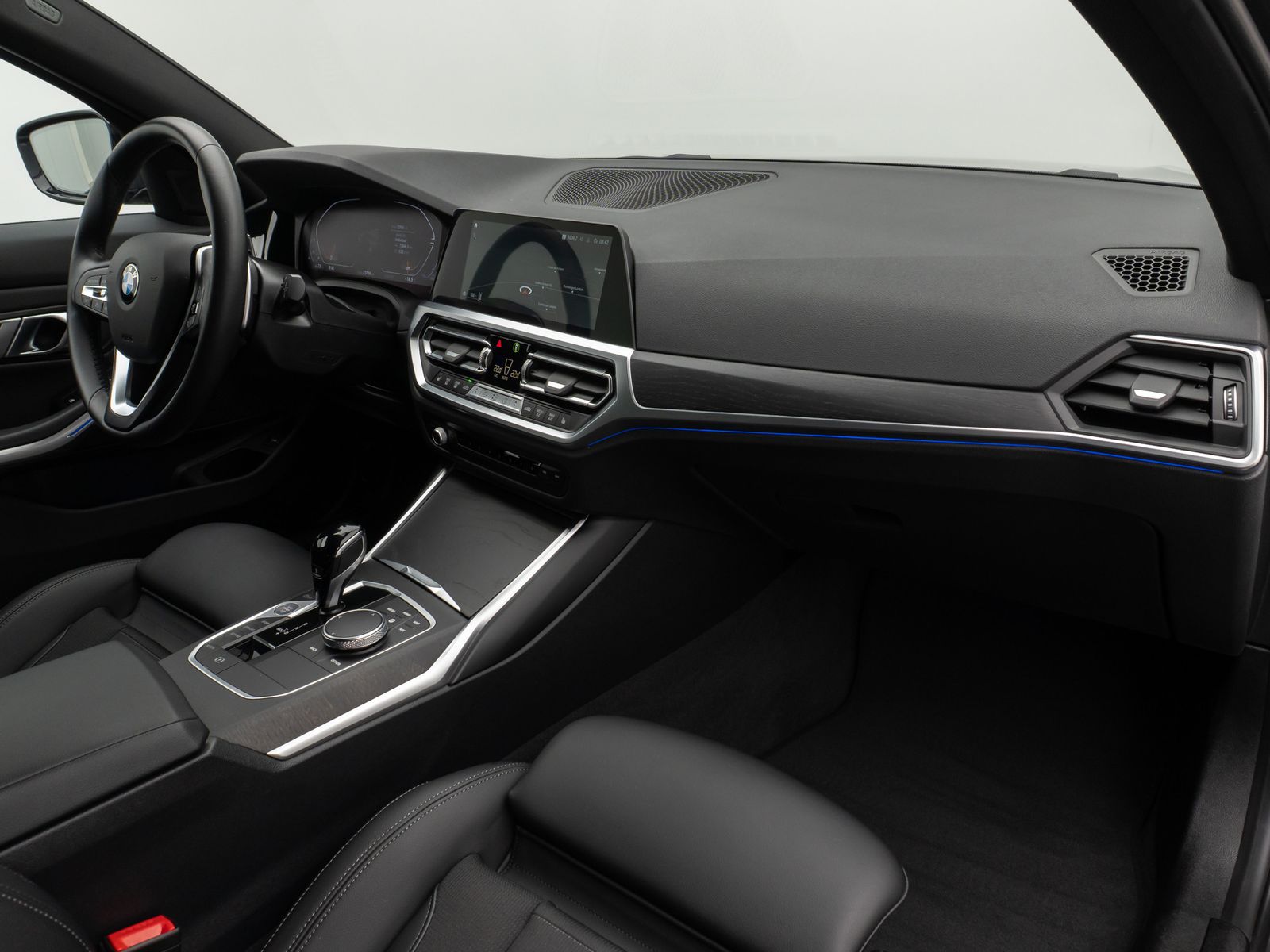 Fahrzeugabbildung BMW 330i xD SportLine DAB HiFi PDC Alarm LED M Sport