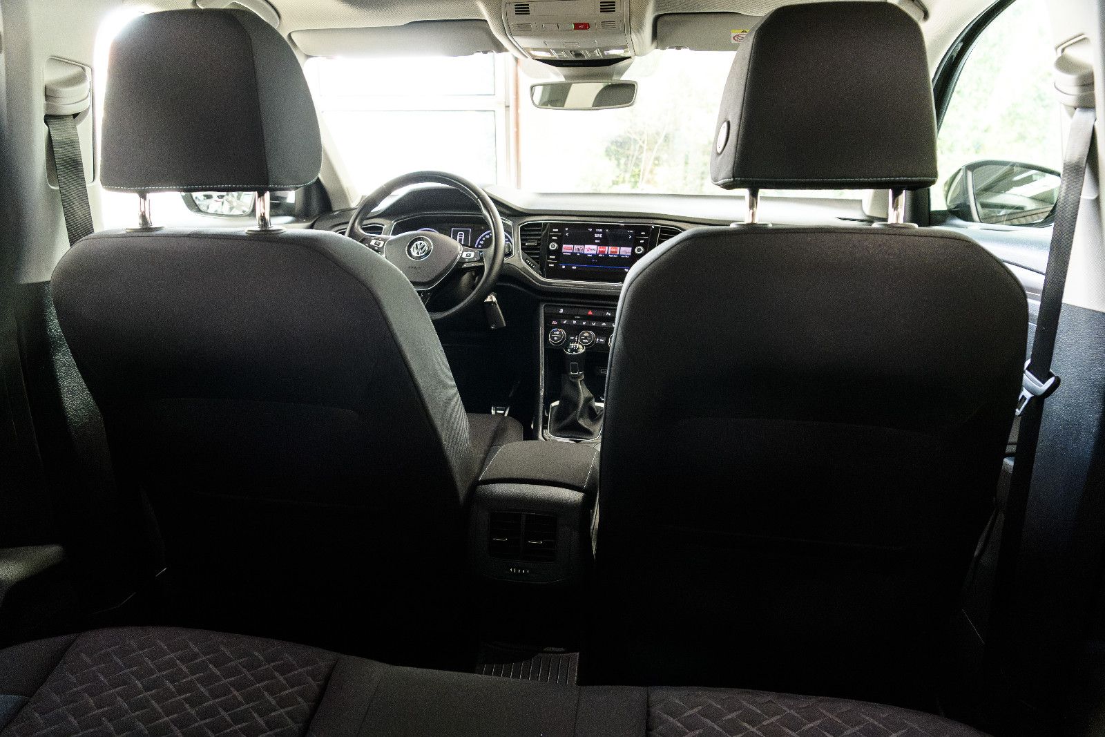 Fahrzeugabbildung Volkswagen T-Roc IQ.DRIVE+AHK+GJR+NAVI+PANORAMA+EL.HECKKLAP