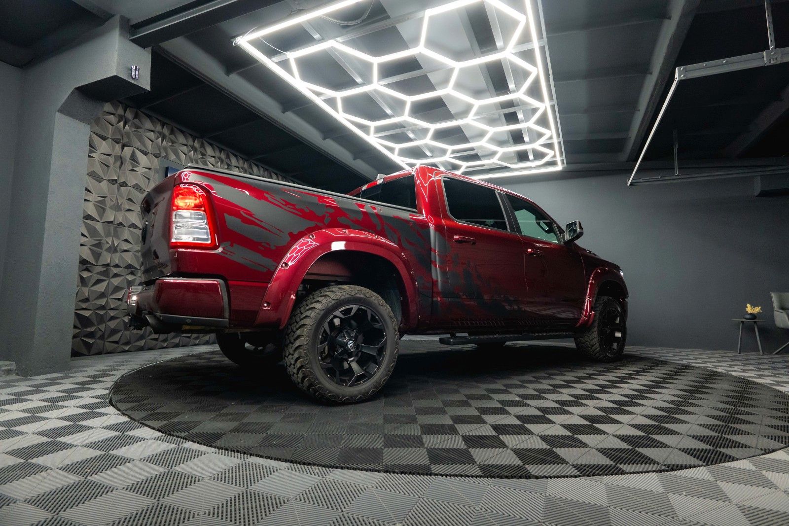 Fahrzeugabbildung Dodge RAM 5.7 V8 HEMI 4x4 OFFROAD Night-Paket *LED*19%