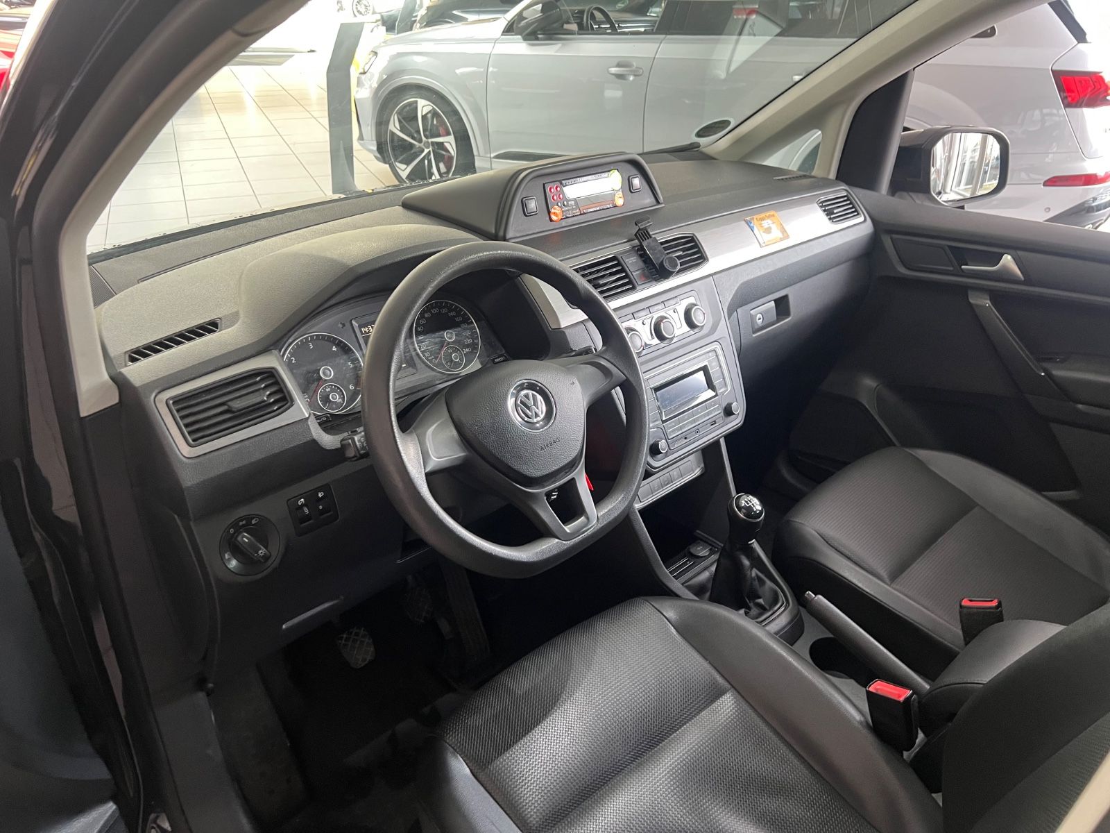 Fahrzeugabbildung Volkswagen Caddy PKW Maxi *MOTOR BEI VW NEU 100.000KM*