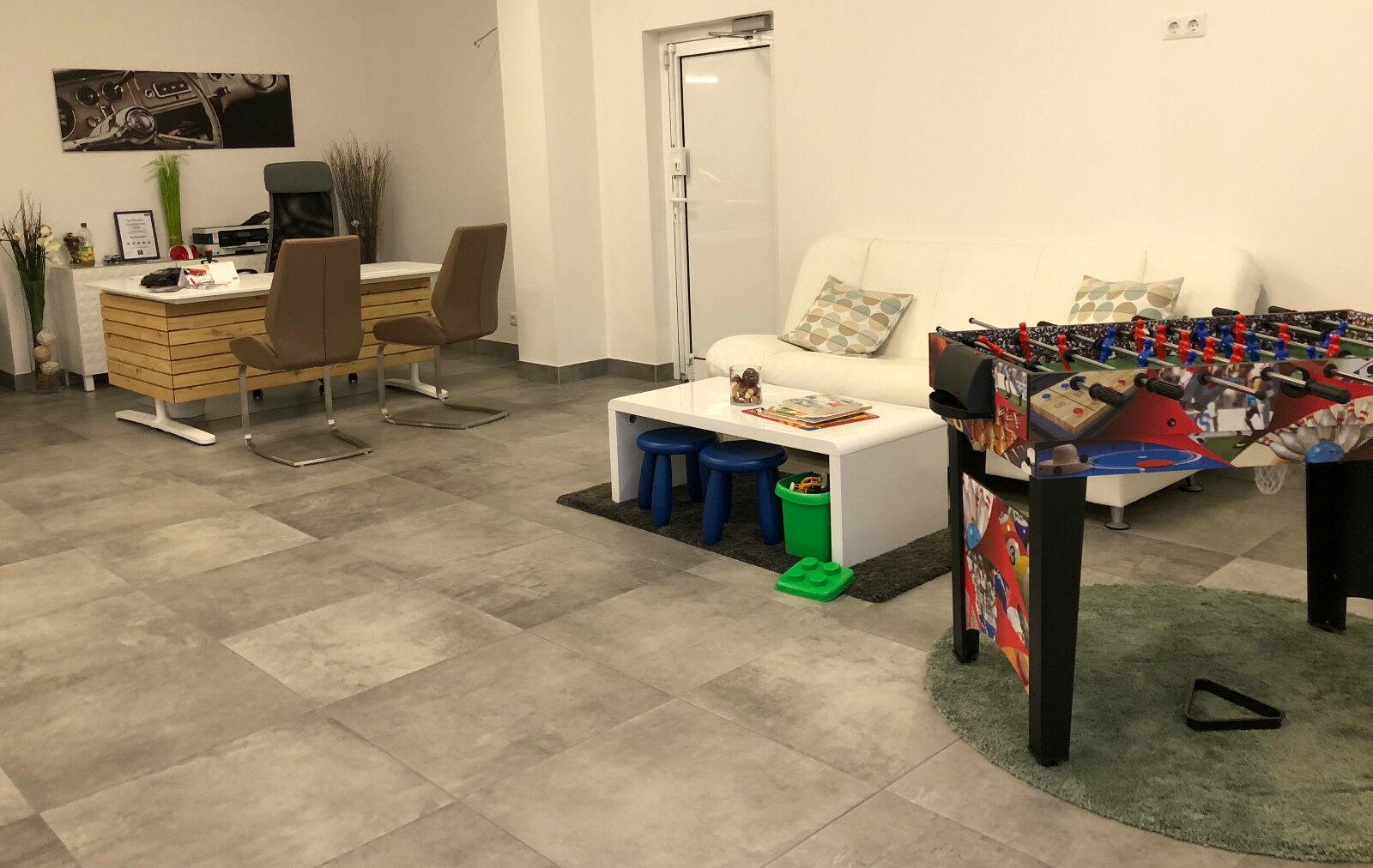 showroom-image-top
