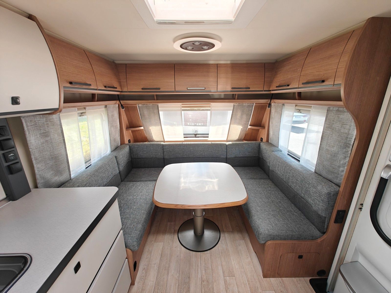 Fahrzeugabbildung Fendt Saphir 560 SF - Mover, Backofen, Citywasser -