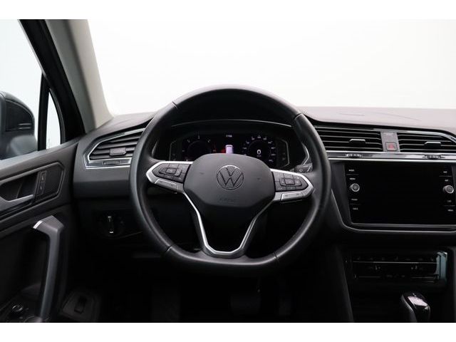 Fahrzeugabbildung Volkswagen Tiguan Elegance 2.0 ACC Matrix AHK