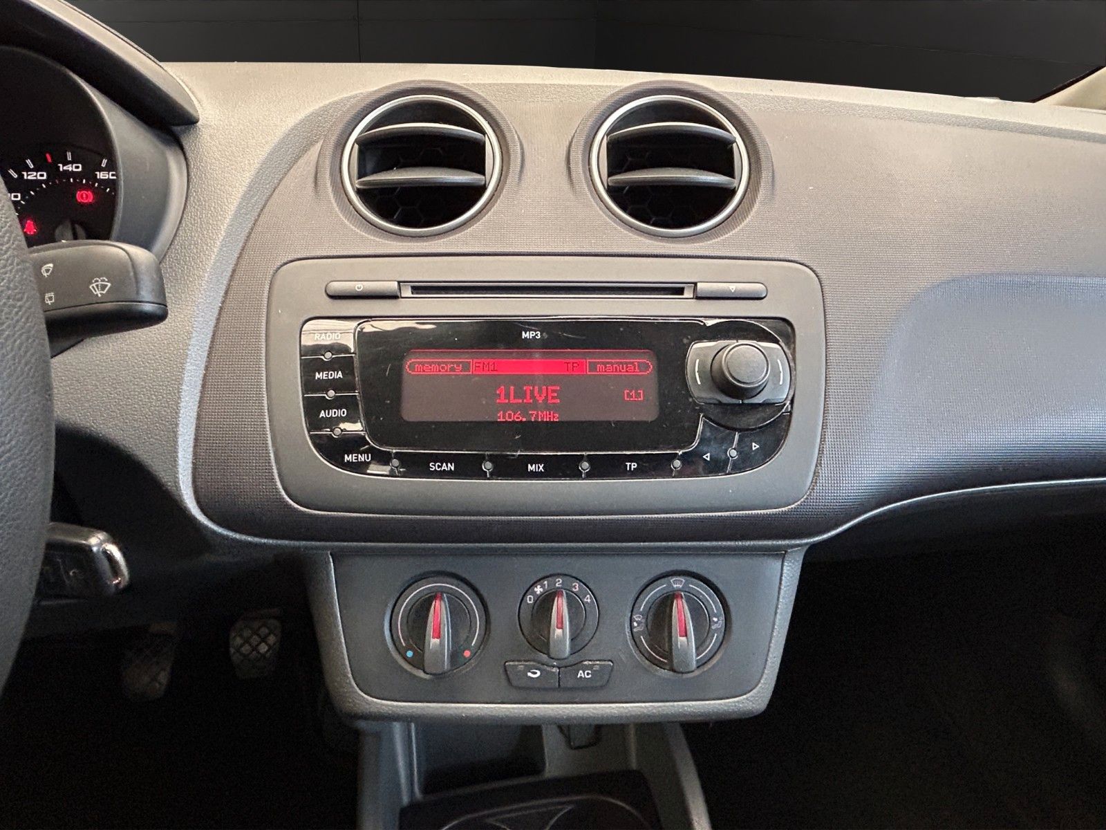 Fahrzeugabbildung SEAT Ibiza Lim. Reference/Klima/ TÜV Neu /