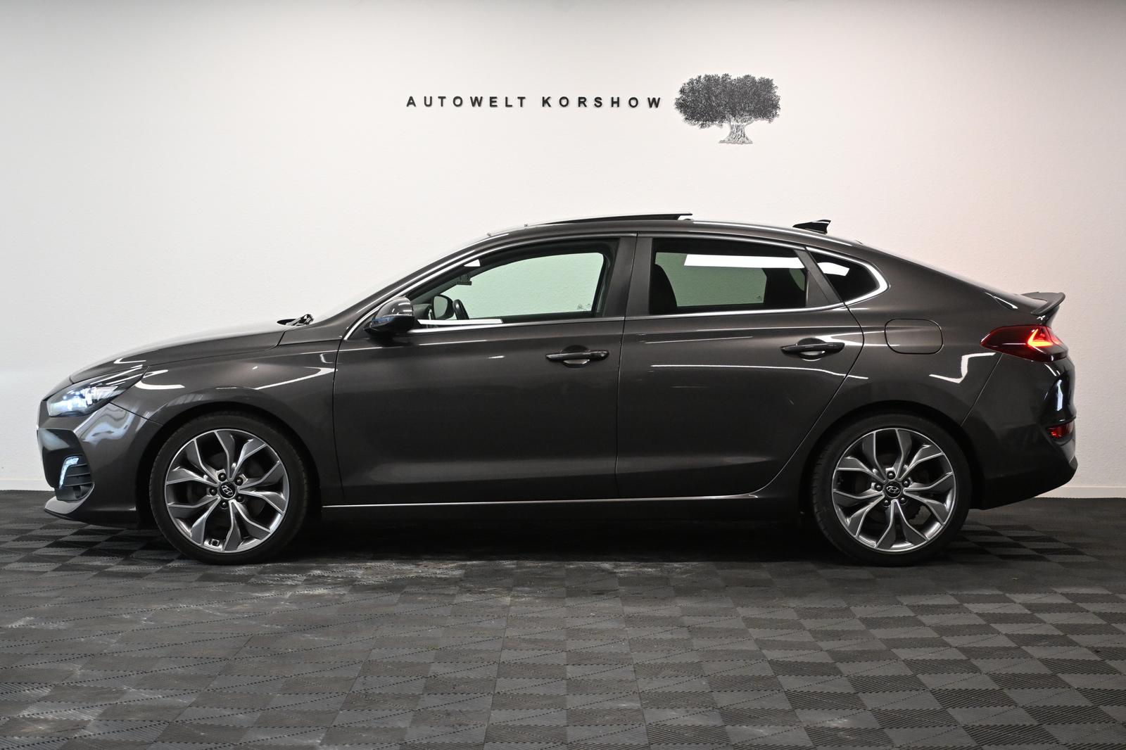 Hyundai i30 Premium *KAMERA*KESSY*LENKRADHZ*SHZ*CARPLAY