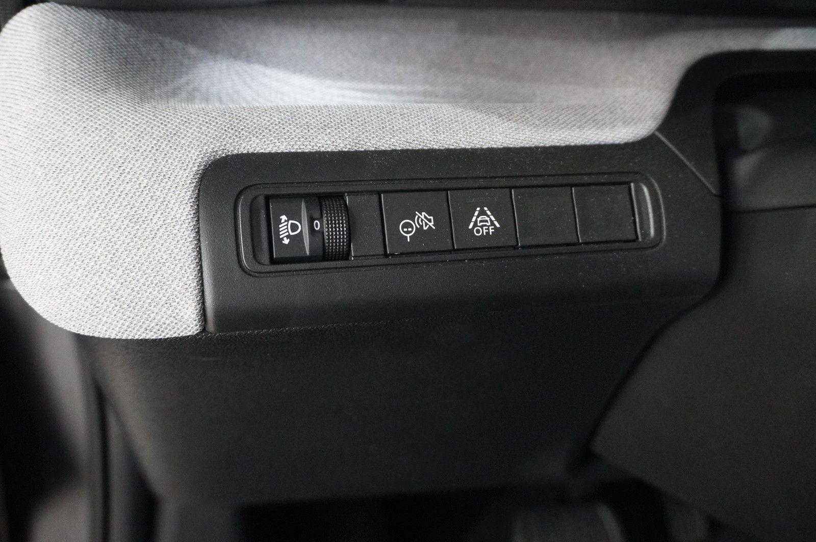 Fahrzeugabbildung Citroën C3 Aircross 1.2 HYBRID PLUS DSC NAVI/LED/KAMERA