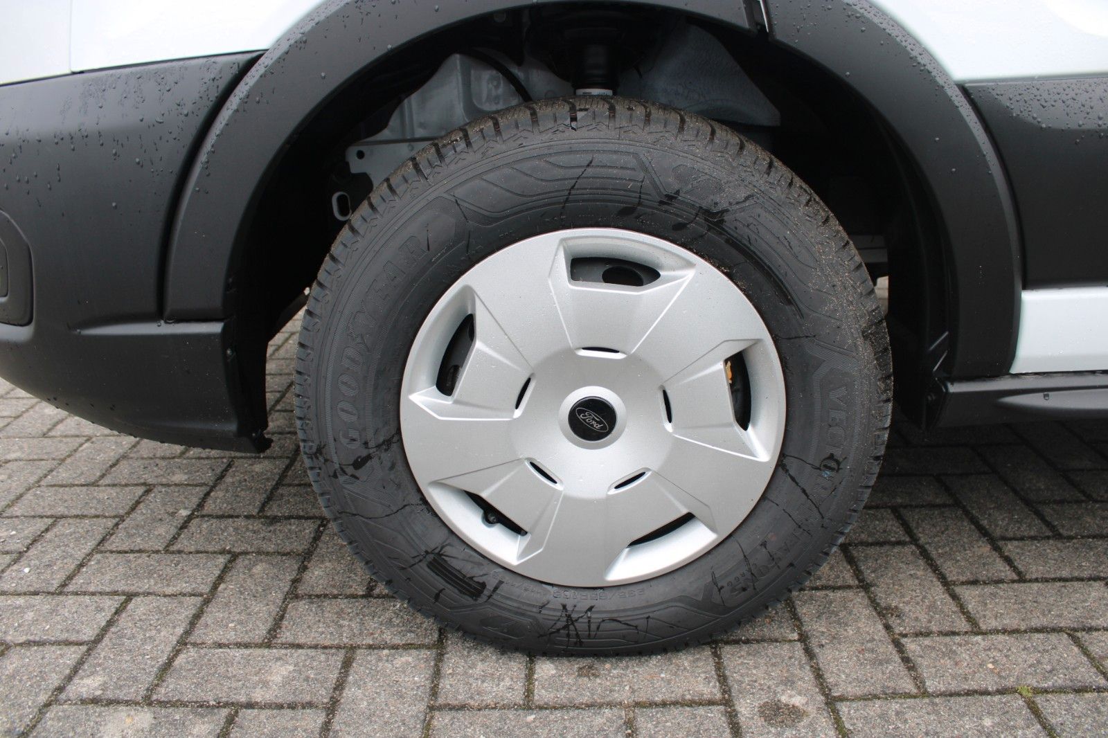 Fahrzeugabbildung Ford Transit L3 H2 LKW Kasten hoch lang KLIMA AHK CAM
