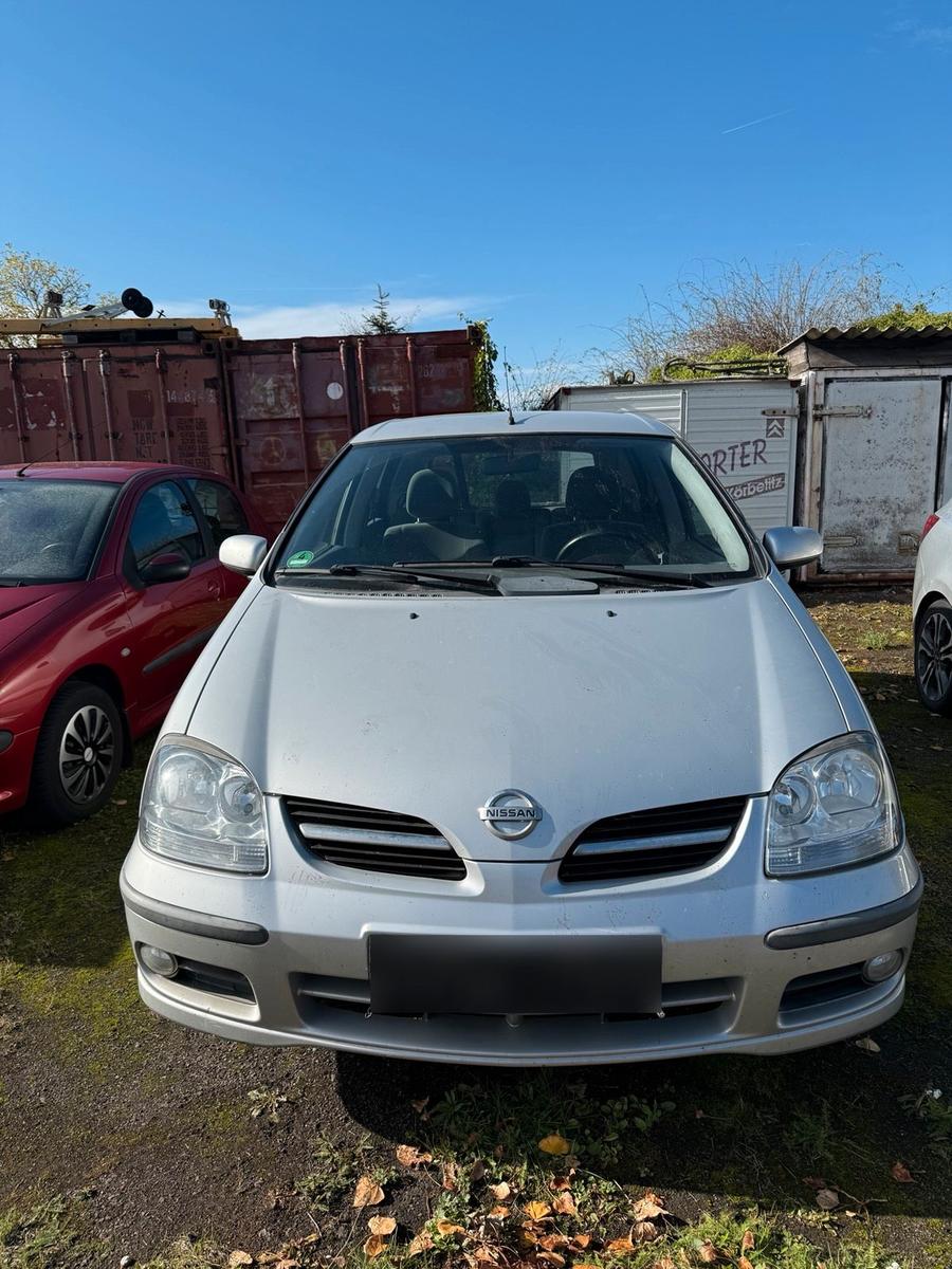 Nissan Almera Tino