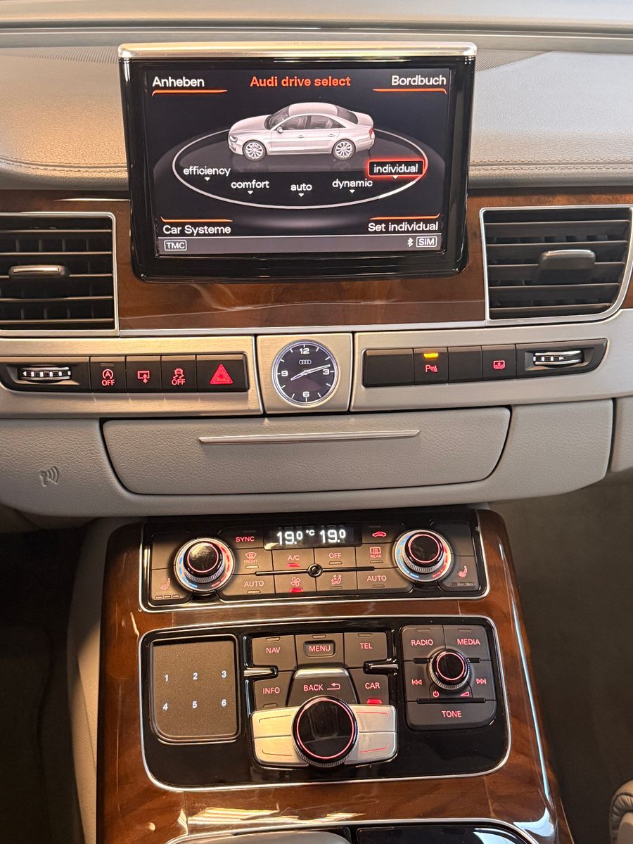 Fahrzeugabbildung Audi A8 4.2 TDI quattro/SCHIEBEDACH/LED/ACC/FACELIFT