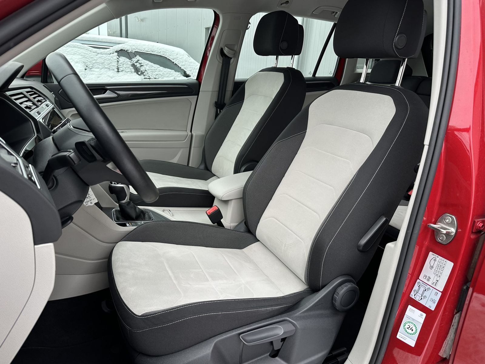 Fahrzeugabbildung Volkswagen Tiguan Elegance eHybrid NAV+LED+HEADUP+KAMERA+PP