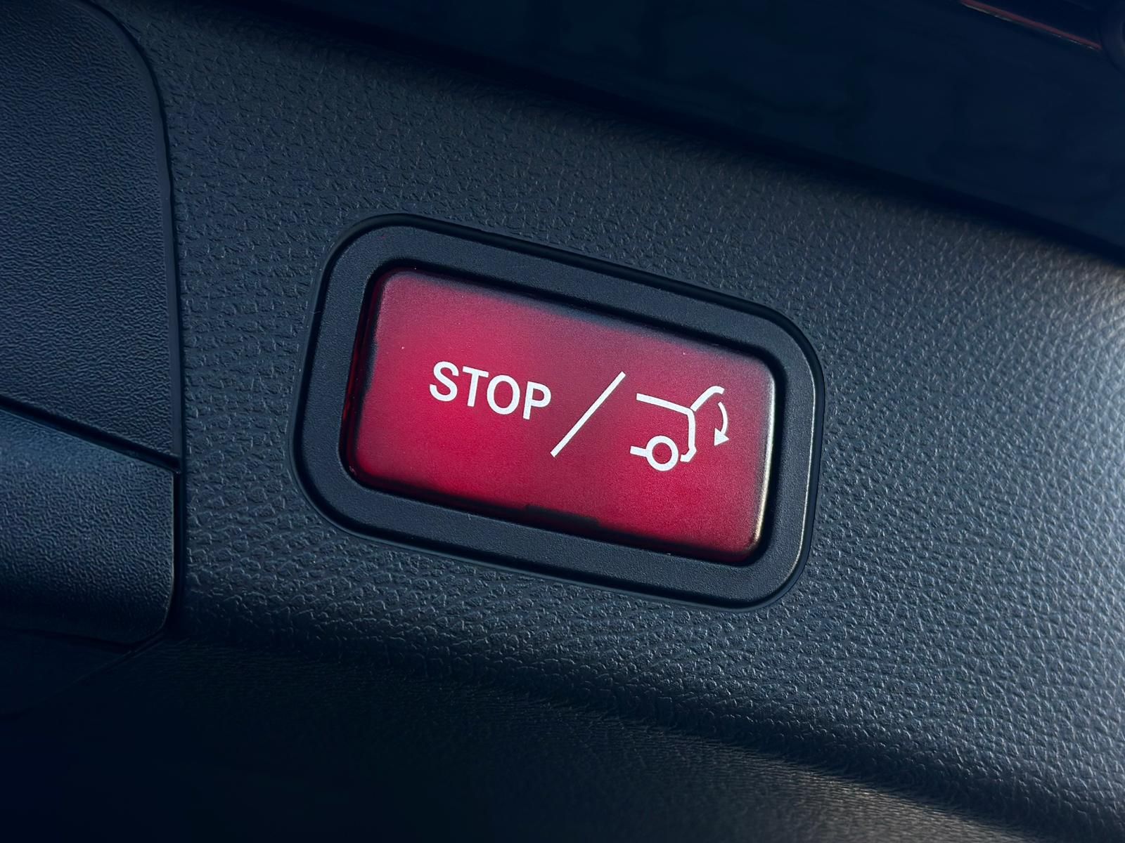 MERCEDES-BENZ C300d T 4 MATIC AMG NIGHT* LED#PANO#SHZ#NAVI# - Image 23