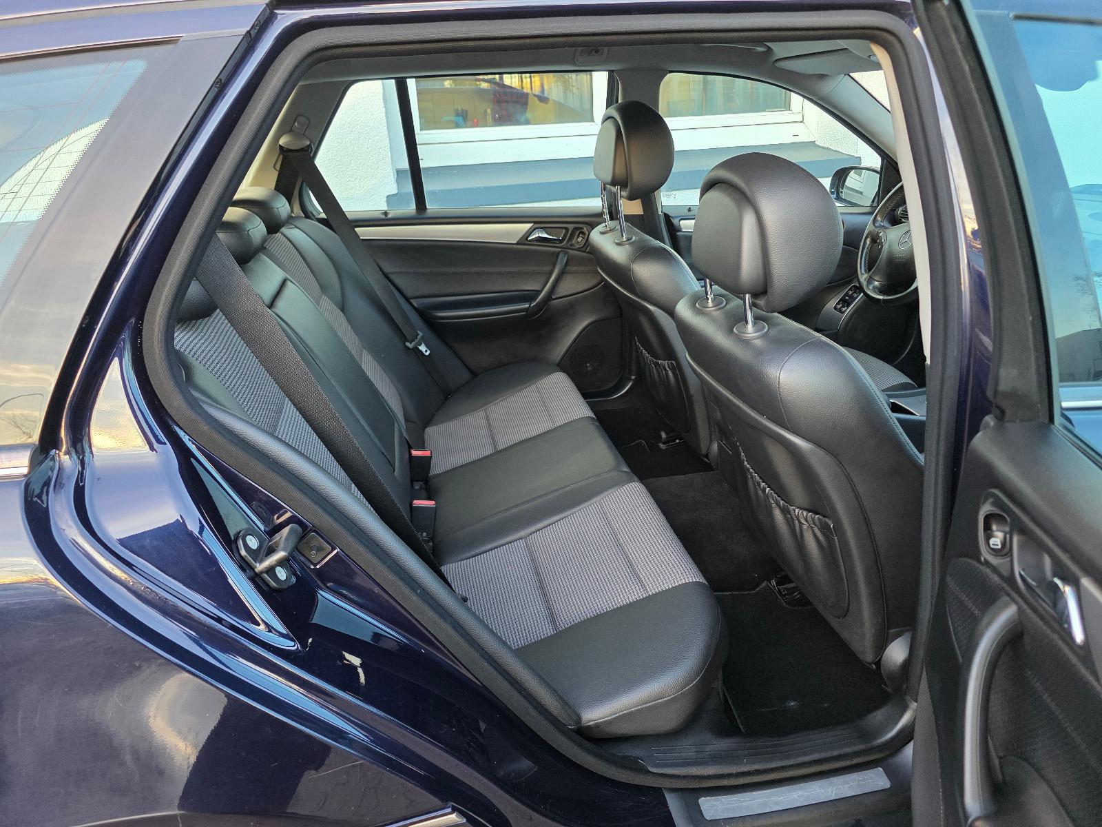 Mercedes-Benz C200 2005 — photo 12