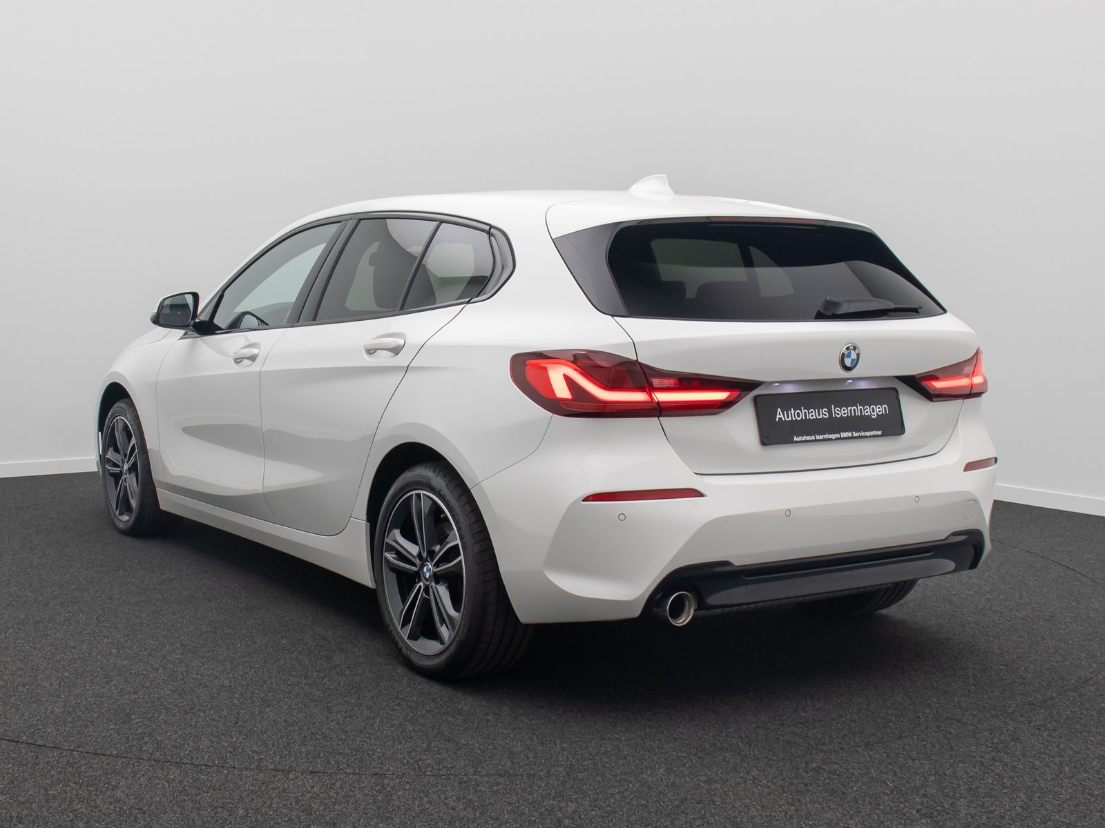 Fahrzeugabbildung BMW 118i Sport Line LED Navi DAB Tempomat