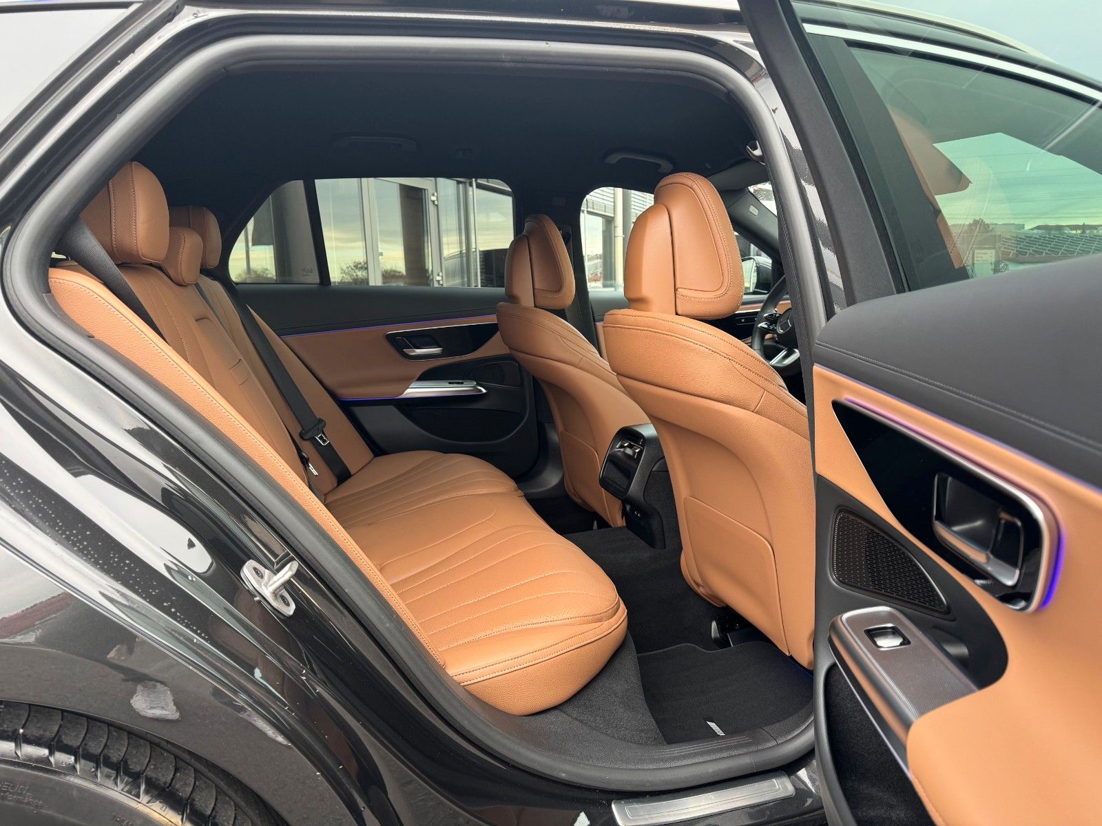 Fahrzeugabbildung Mercedes-Benz E 220d T AMG+Hyperscreen+Leder+AHK+DistrPro+STH