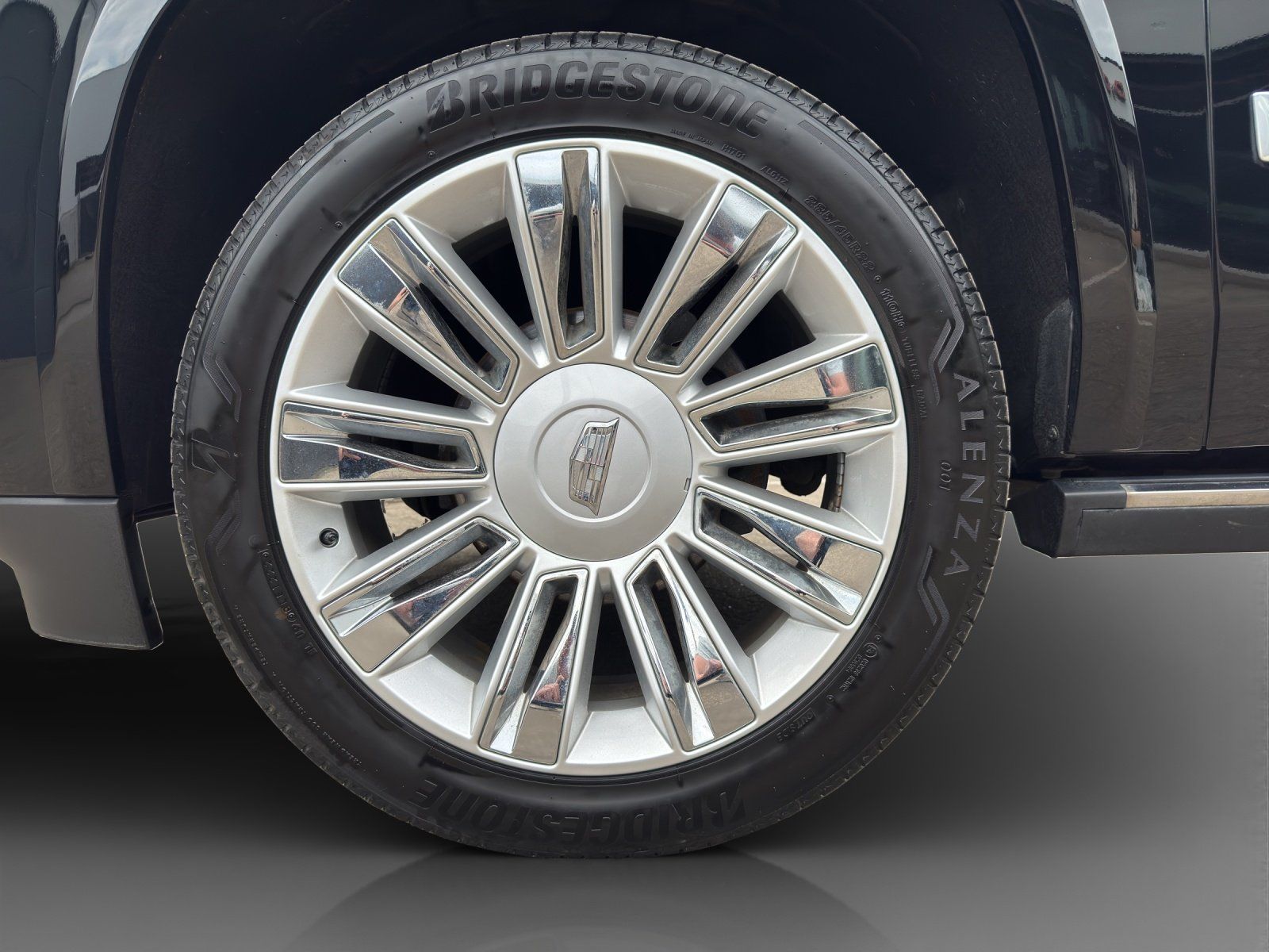 Fahrzeugabbildung Cadillac Escalade 6.2 V8 Platinum ESV // DT.Erstzulassung