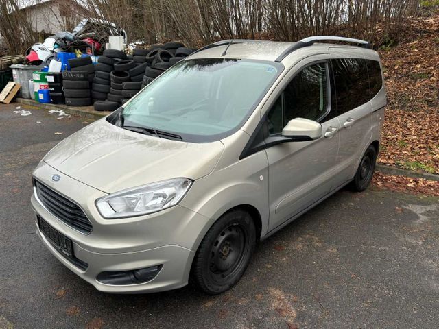 Ford Tourneo Courier 1.0 EcoBoost Titanium