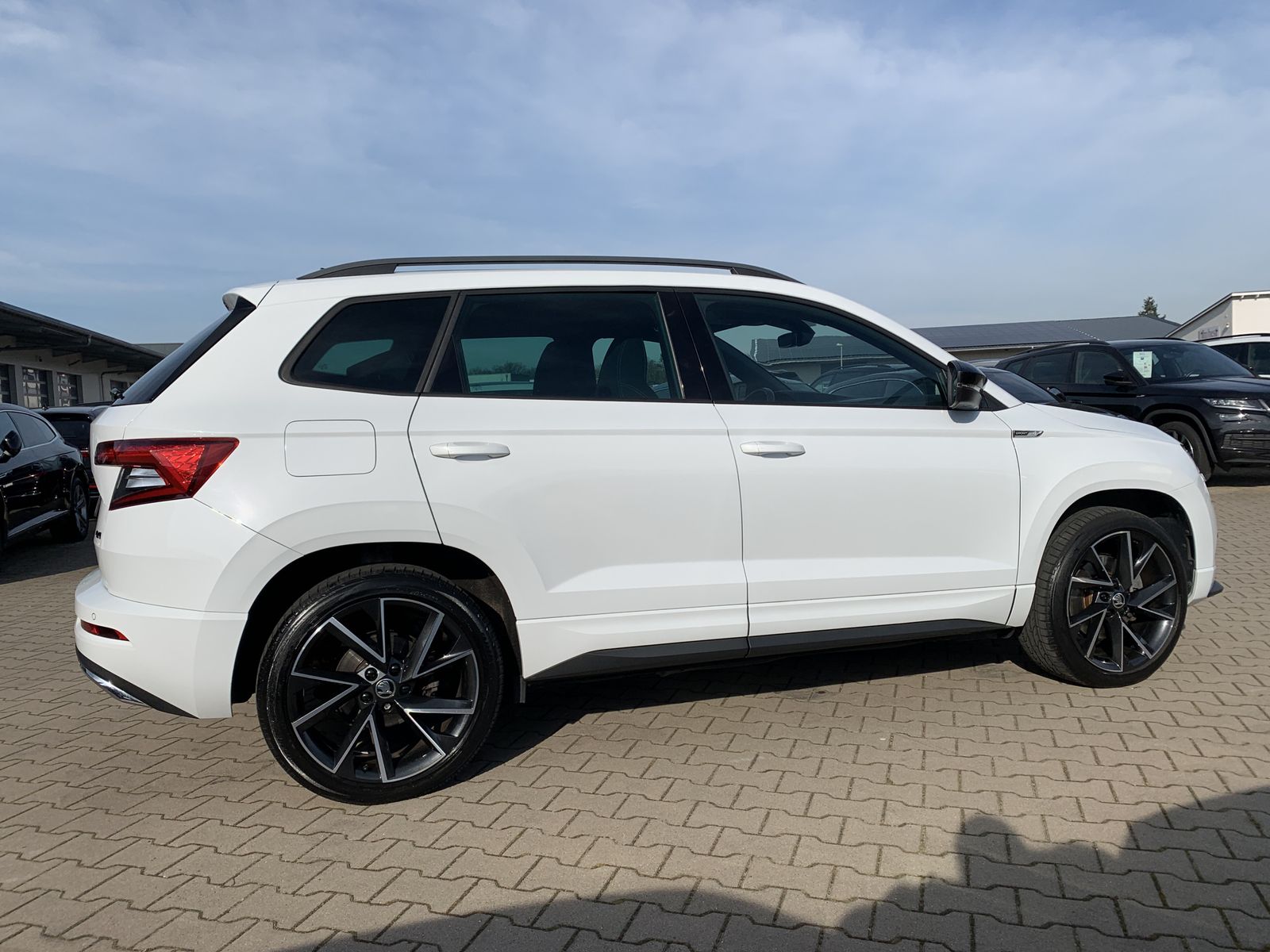 Fahrzeugabbildung SKODA Karoq 2.0 TSI*Sportline*4x4*AHK*Pano*LED*Cam*