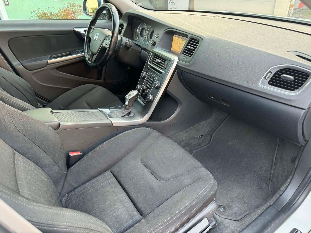 Volvo V60 2012 — photo 14