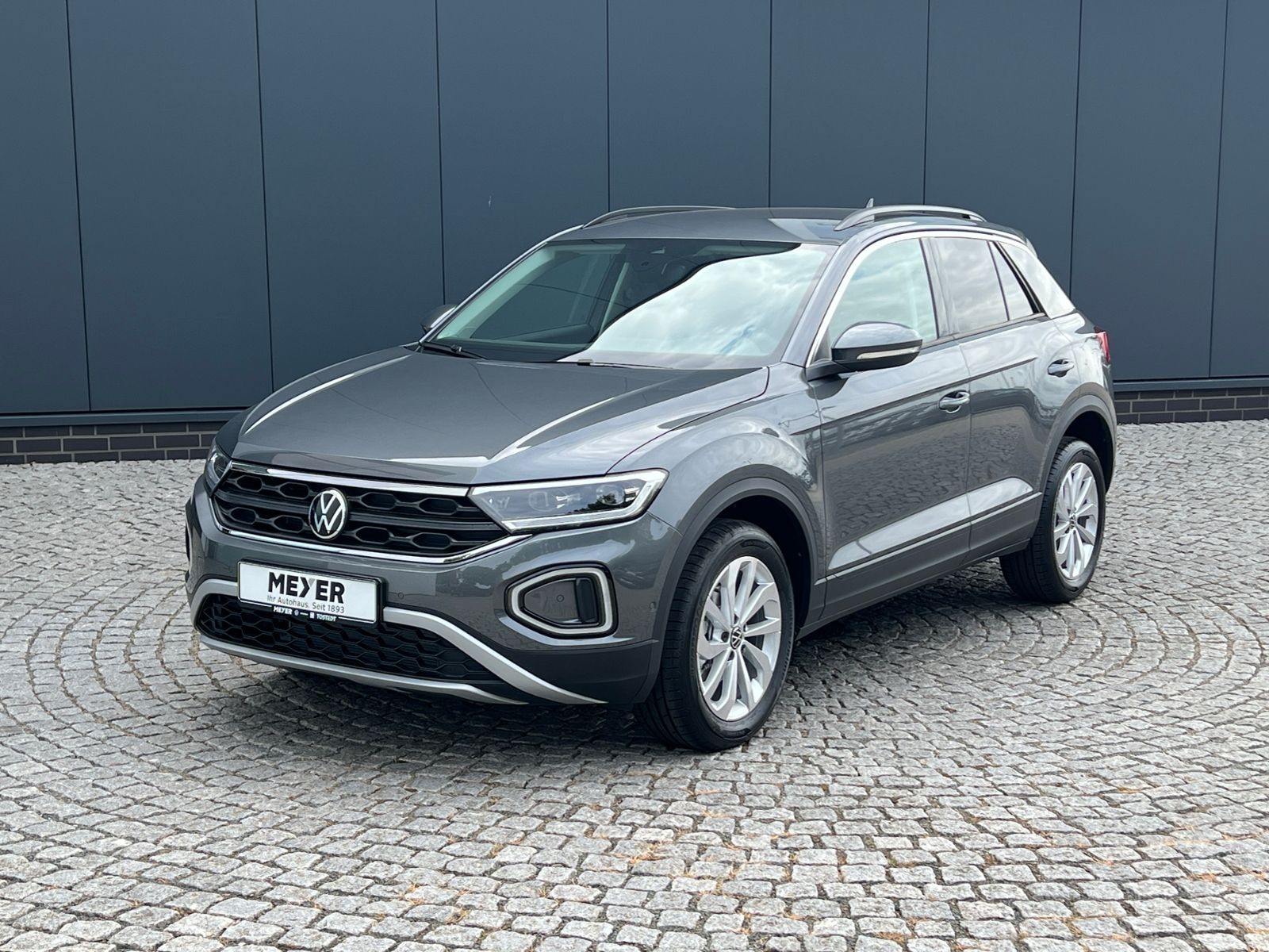 Fahrzeugabbildung Volkswagen T-Roc Life 1.0 TSI *LED, ACC, Kamera, 17''-LM*