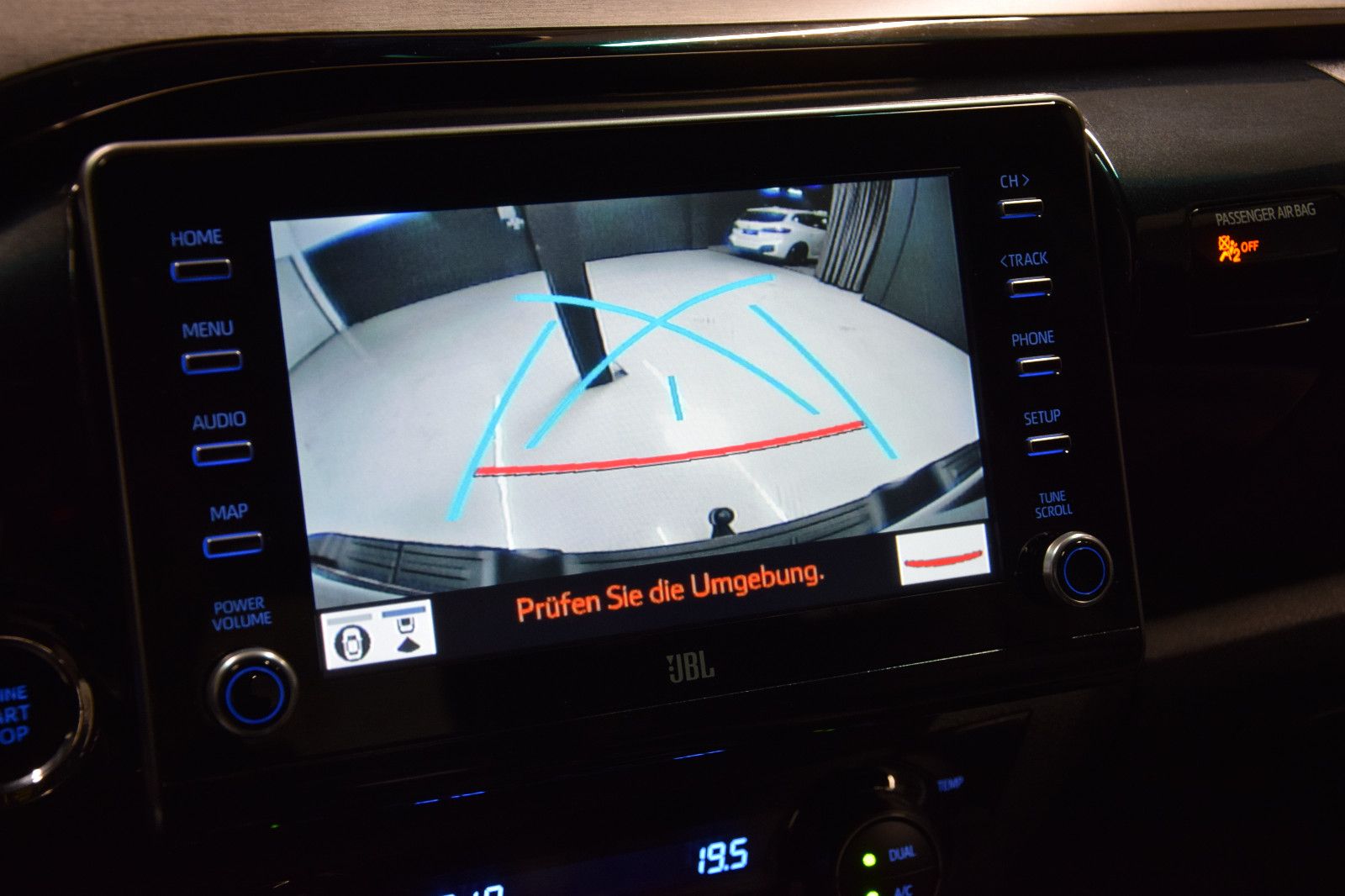 Fahrzeugabbildung Toyota Hilux 4x4 Invincible DoKa AHK JBL Keyless LED