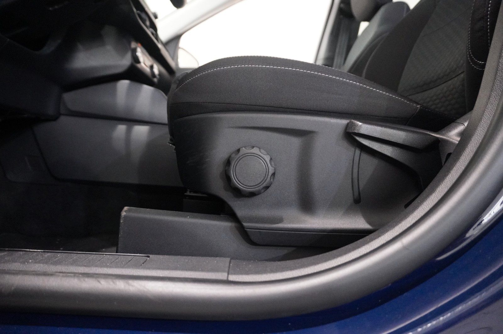 Fahrzeugabbildung Ford Kuga 2.5 HYBRID COOL & CON. NAVI/LED/SPORT/DAB+