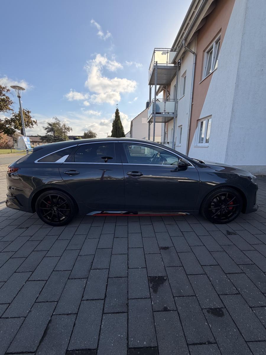 Kia ProCeed GT 204PS DCT / 1. Hand / Panorama / JBL 