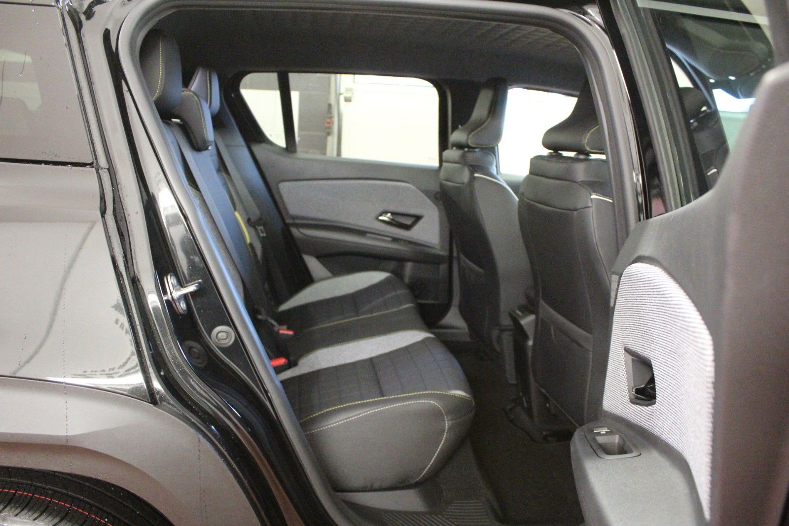Fahrzeugabbildung Renault R 4 E-Tech 150 Comfort Range Iconic *Vollausst.*