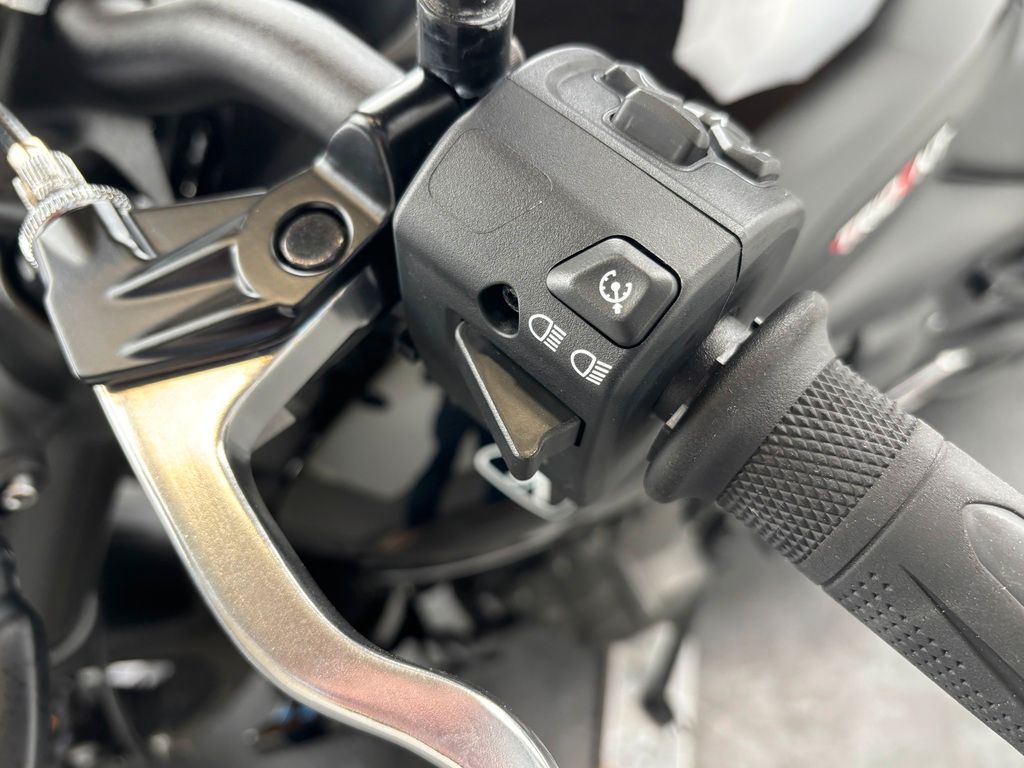 Fahrzeugabbildung Triumph TRIDENT 660 E5+ *TOP-ZUSTAND *QUICKSHIFTER