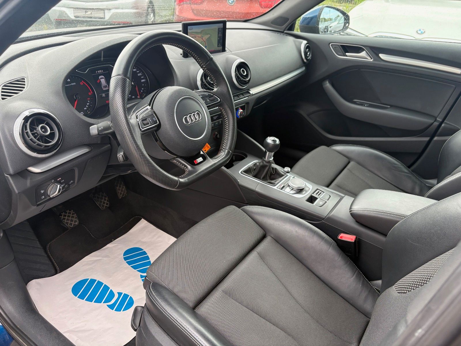 Fahrzeugabbildung Audi A3 1.6 TDI SPBK S LINE Navi Leder LED SPORTFWK