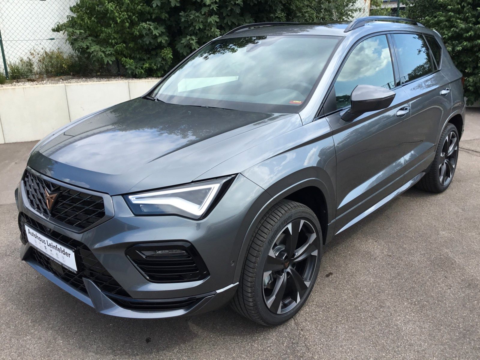 Fahrzeugabbildung CUPRA Ateca 2.0 TSI 4Drive DSG+Pano+AHK+19"+ACC+LED