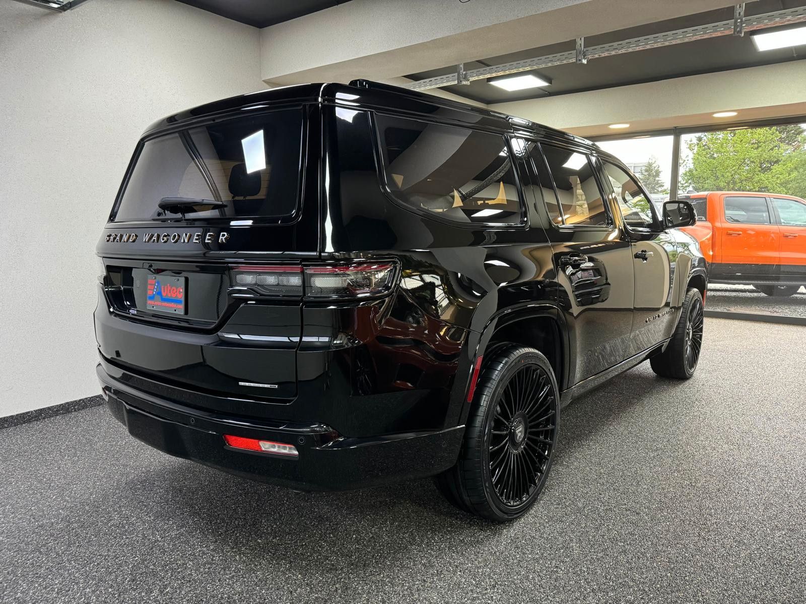 Fahrzeugabbildung Jeep GRAND WAGONEER SER. III BLACK LINE-24"6.4L V-8 .