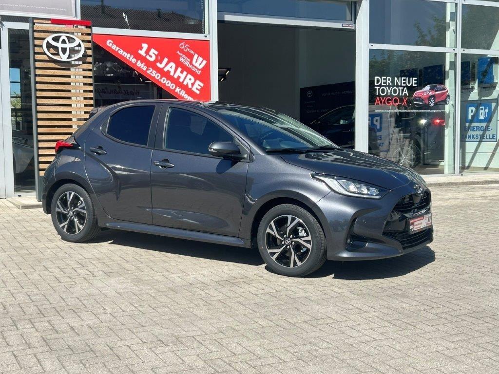 Toyota Yaris 1,5l Hybrid Teamplayer ACC RFK SHZ Klima A