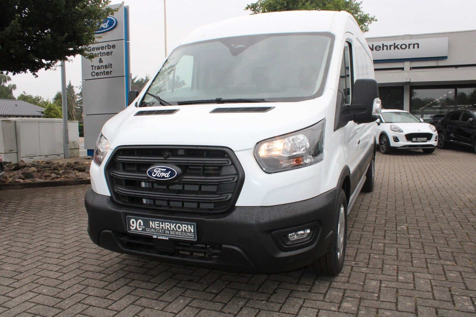 Fahrzeugabbildung Ford Transit L3 H2 LKW Kasten hoch lang KLIMA AHK CAM