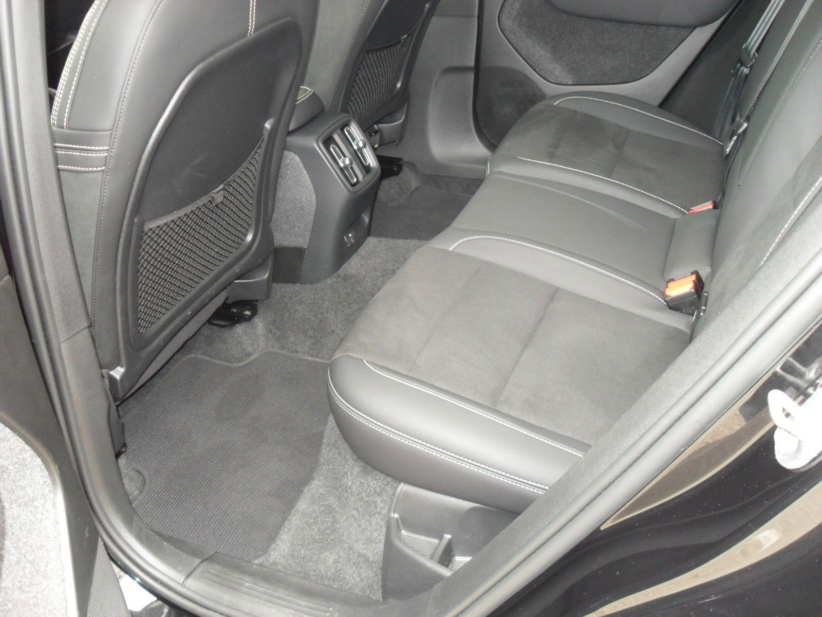 Fahrzeugabbildung Volvo C40 Ultimate | 360° | WP