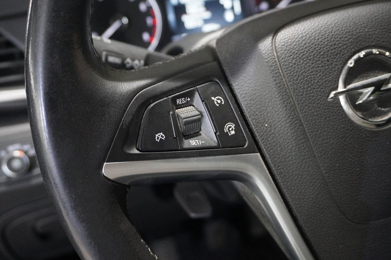 Fahrzeugabbildung Opel Mokka X 1.4 INNOVATION NAVI/LED/KAMERA/SPORT/SHZ