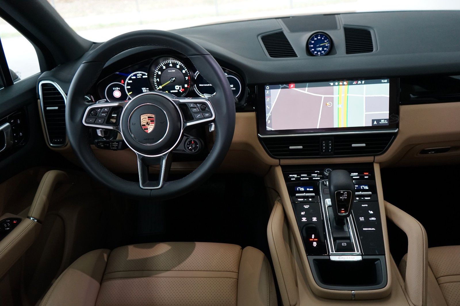 Porsche Cayenne E-Hybrid/154km/LUFT/PANO/AHK/14W/21z foto 9