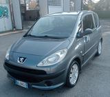 Peugeot 1007 1.4 Happy - graue Peugeot 1007