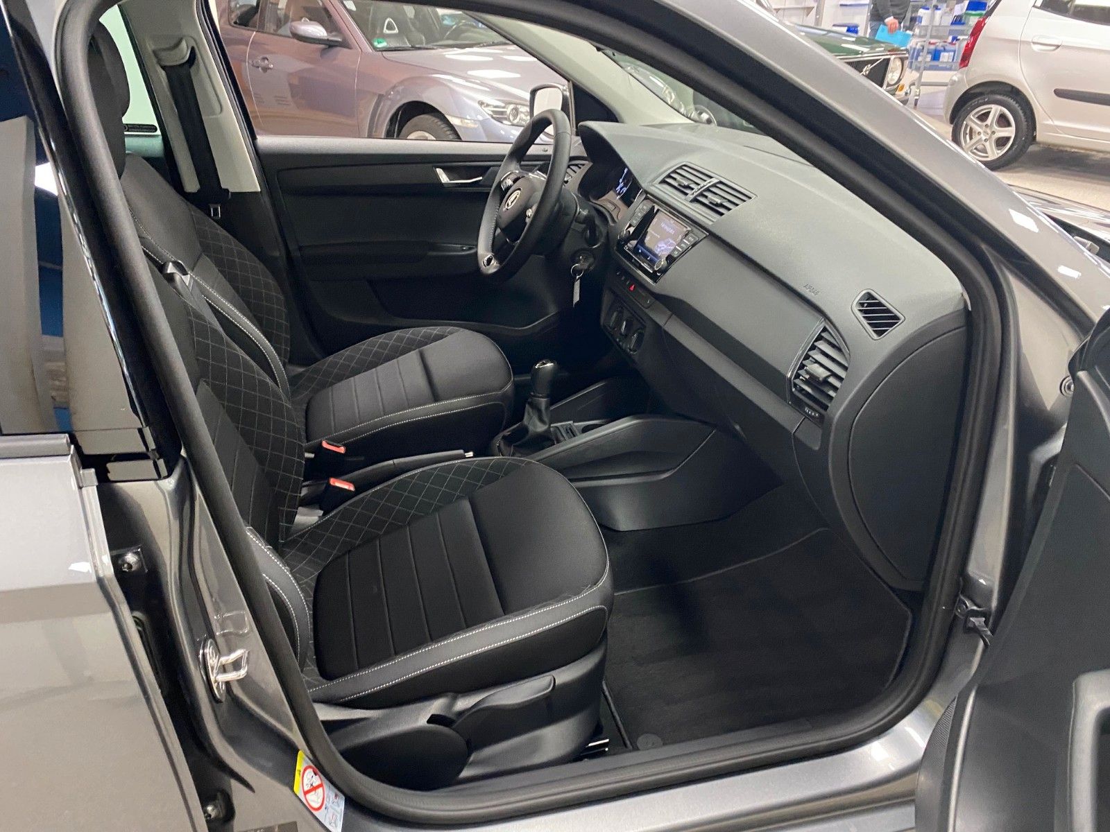 Fahrzeugabbildung SKODA FABIA COMBI 1.0 TSI Ambition+SHZ+SMARTLINK+ALU++