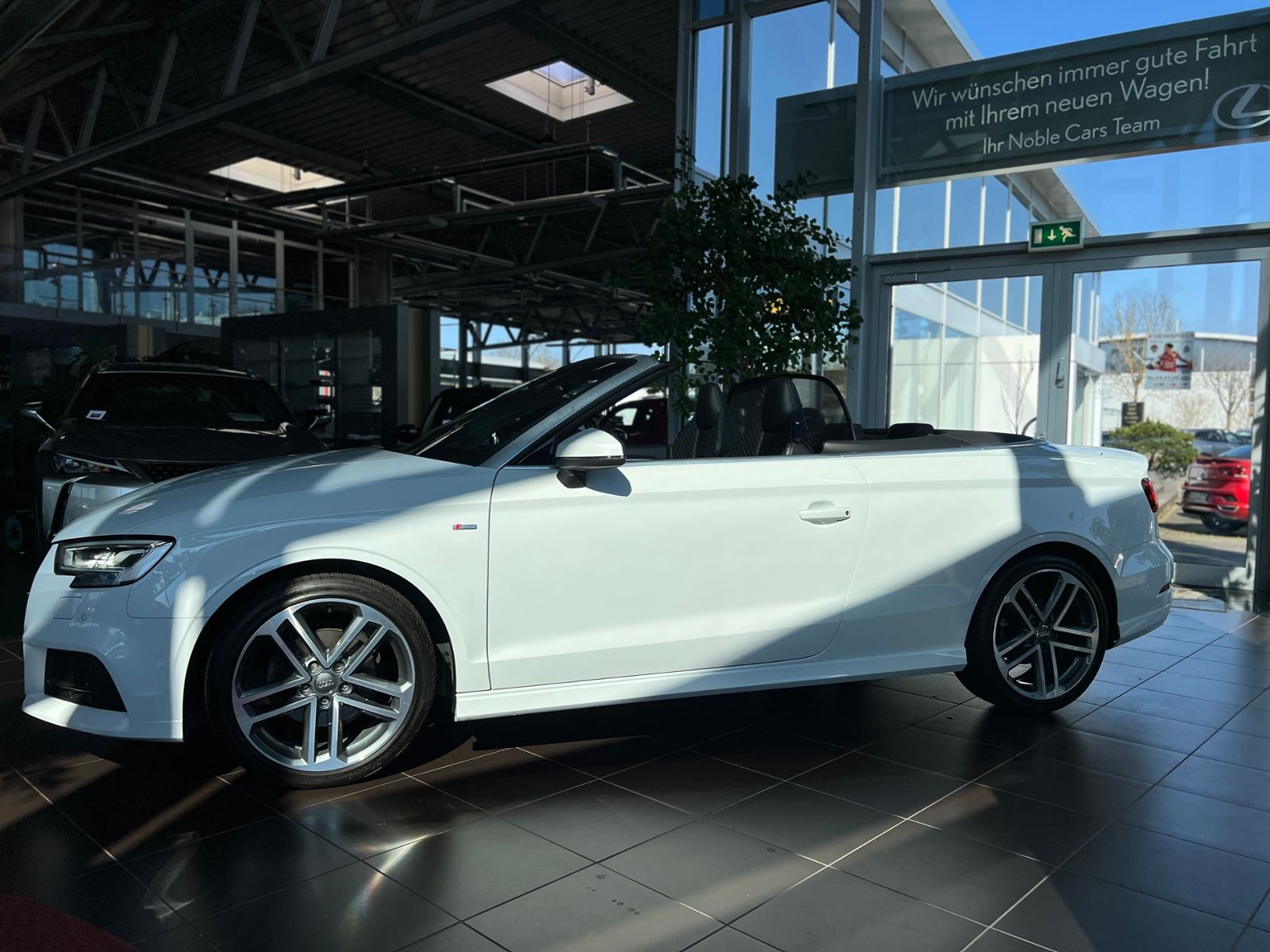Fahrzeugabbildung Audi A3 Cabriolet S line sport LED NAV SHZ PDC 18"