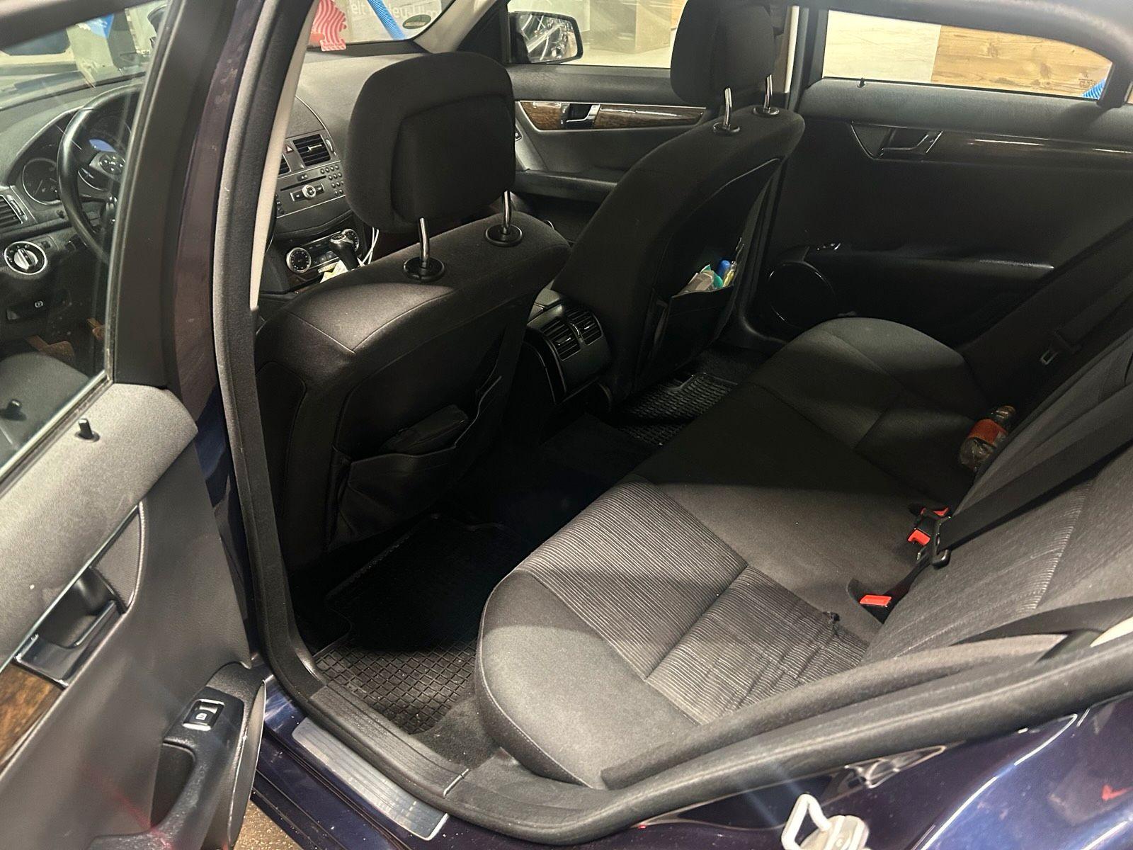 Mercedes-Benz 200 2010 — photo 7