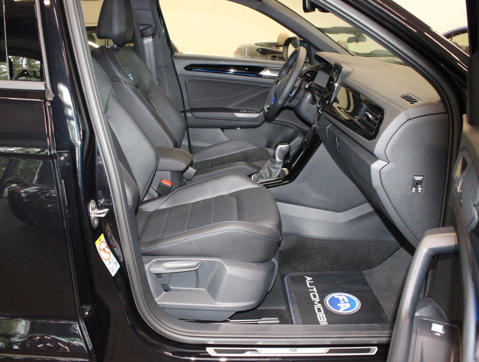 Fahrzeugabbildung Volkswagen T-Roc 2.0 TSI DSG 4MOTION R*NP 68k