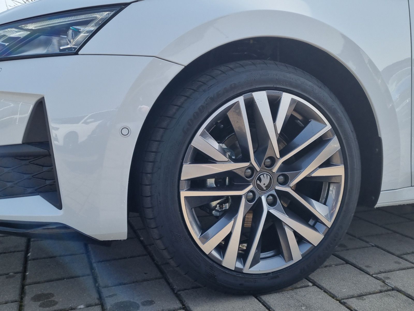 Fahrzeugabbildung SKODA Octavia Combi Sportline AHK PANO STANDHEIZUNG