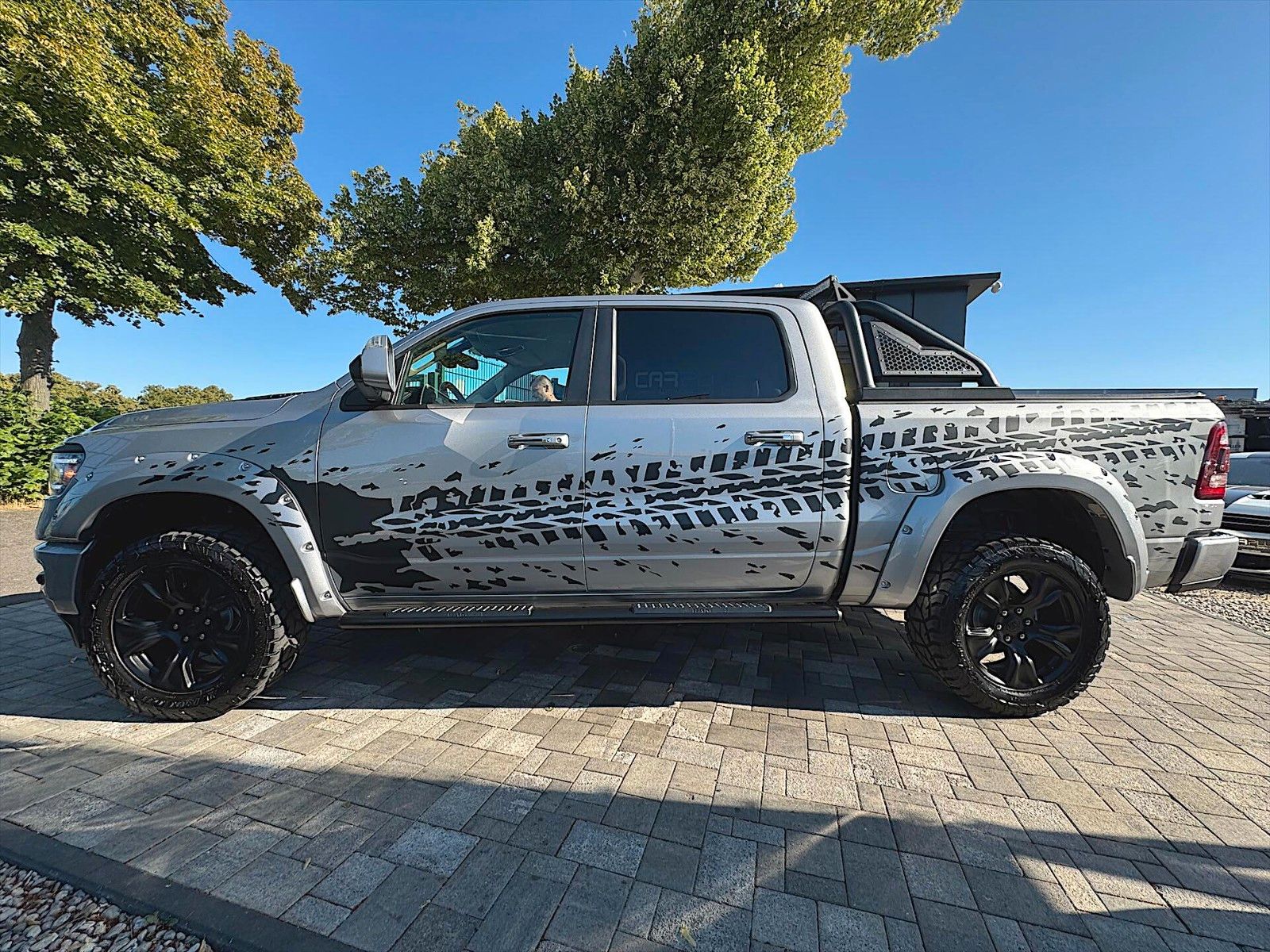Fahrzeugabbildung Dodge RAM 5.7 V8 HEMI LARAMIE NIGHT Offroad 4x4 LED