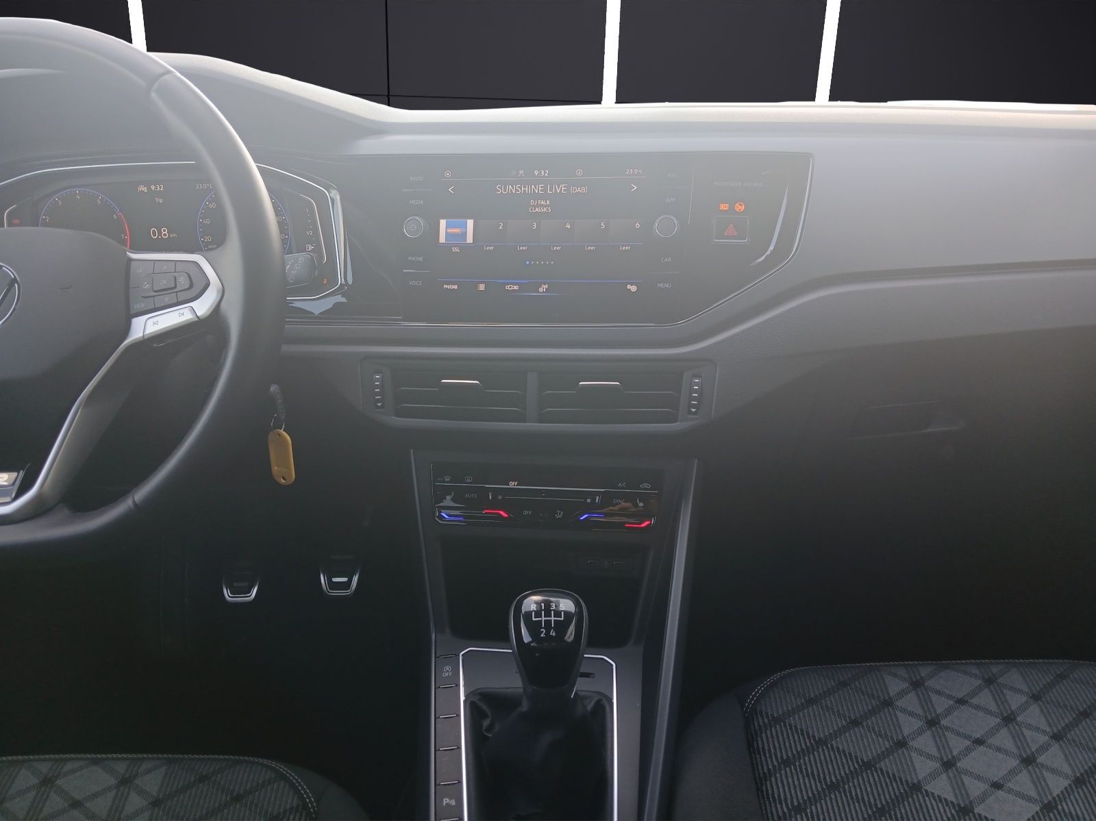 Fahrzeugabbildung Volkswagen Polo TSI R-Line Matrix Pano ACC PDC SH 17"
