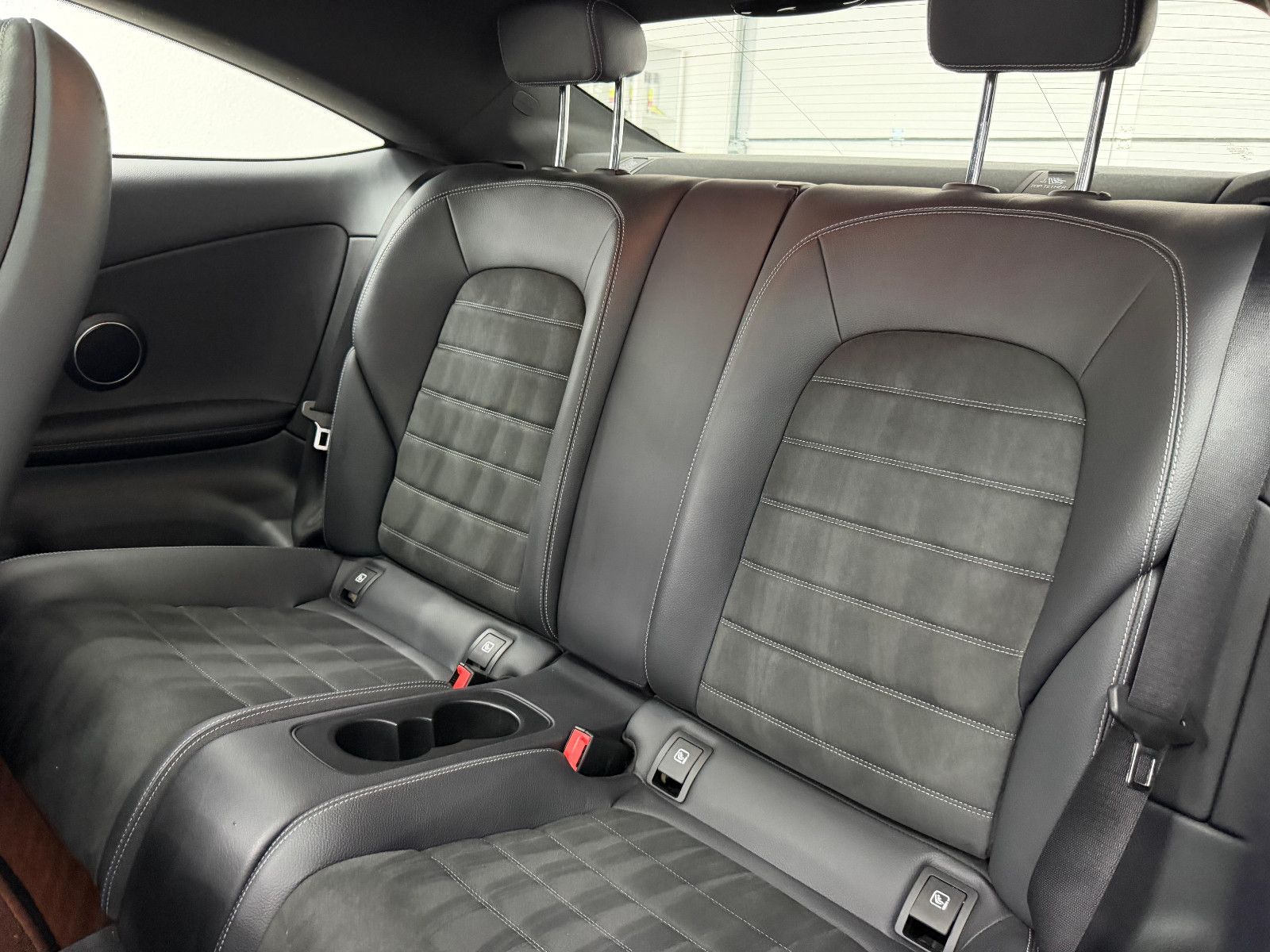 Fahrzeugabbildung Mercedes-Benz C 400 Coupe 4M/AMG-LINE/DESIGNO/PANO/DE FZG/AHK