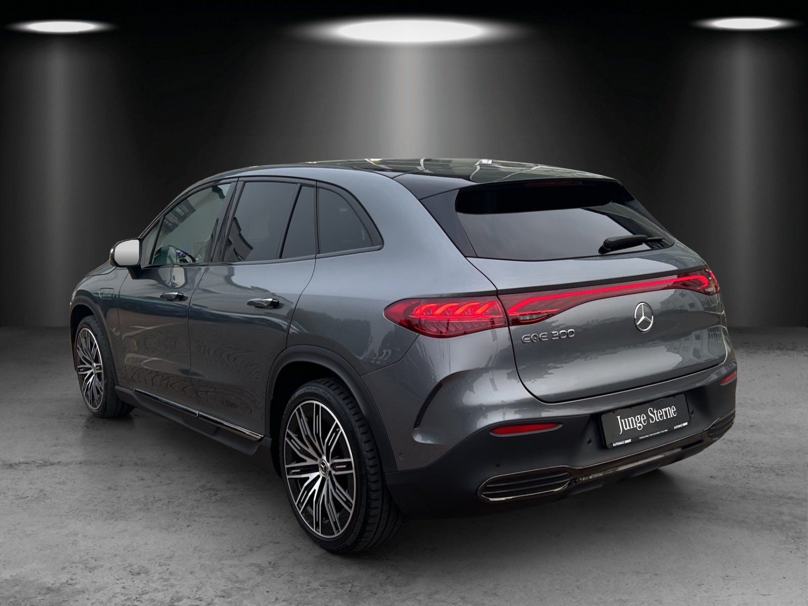 Fahrzeugabbildung Mercedes-Benz EQE300 SUV AMG Premium DISTRO Pano 22KW Memo 21"