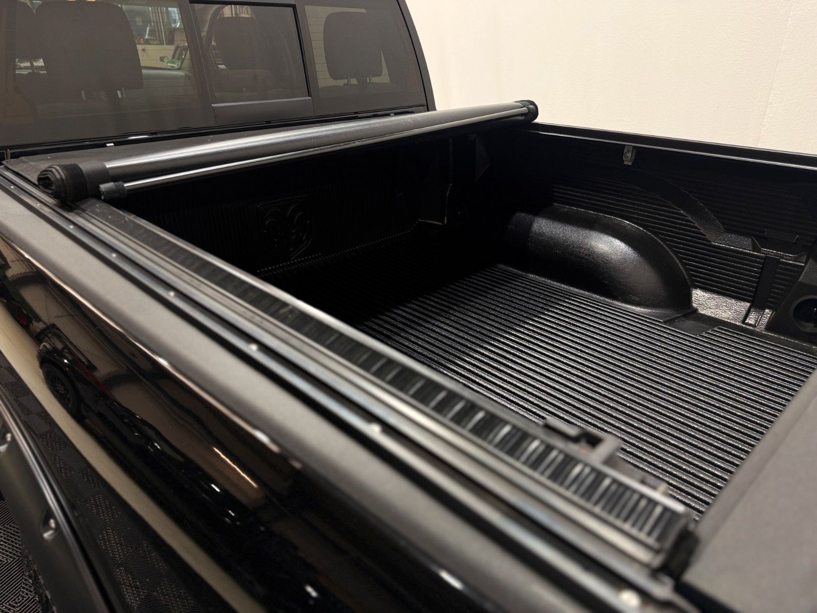 Fahrzeugabbildung Dodge RAM 1500 Blackout Crew Cab 4x4