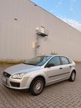 Ford Focus Automatik 63000 km TÜV bis 07.2... - Ford Focus aus 2005: 2.0