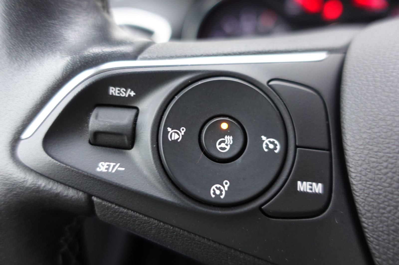 Fahrzeugabbildung Opel Crossland 1.2T AUTOMATIK,Navi,Kamera,Sitzhzg,LED